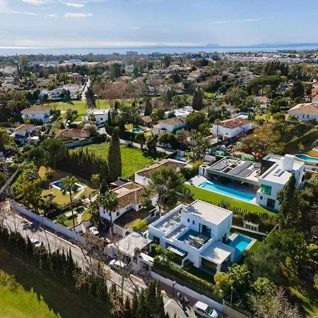 Contemporanea Al Campo De Golf De Guadalmina Holiday home