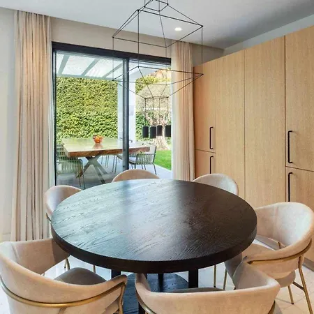 Contemporanea Al Campo De Golf De Guadalmina