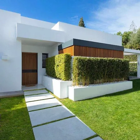 Contemporanea Al Campo De Golf De Guadalmina *
