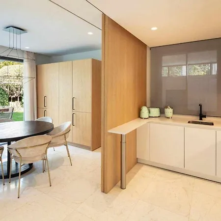 Contemporanea Al Campo De Golf De Guadalmina *